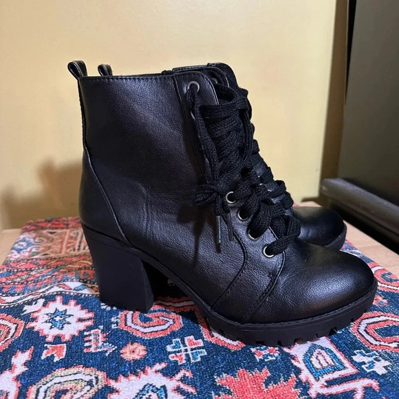 Big Buddha Shoes - Women’s ankle combat boots NWOT